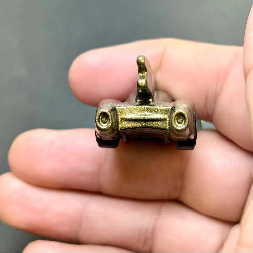 Hot Wheels Batmobile Gold 4/5 Batman 